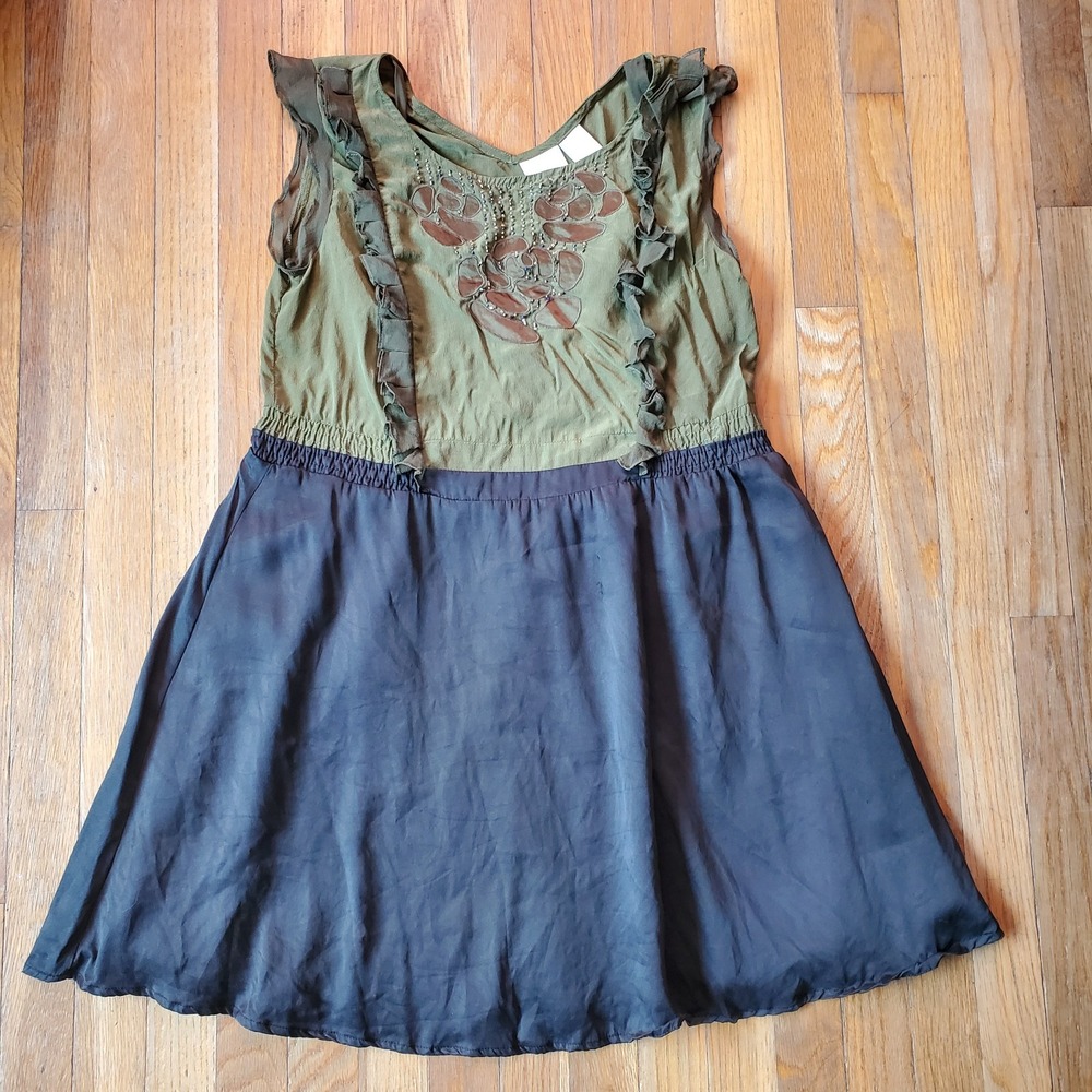 Chasing Dots black and green sequined ruffle embroidered 100% silk top sz L‎